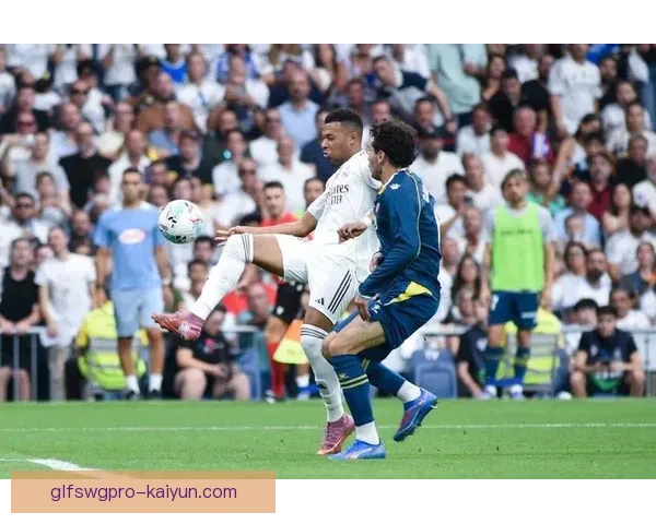 西甲保级战愈演愈烈，多支球队状态回暖备受关注