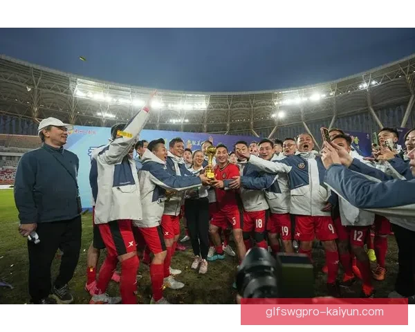 足球经典瞬间仍然吸引球迷关注与热议